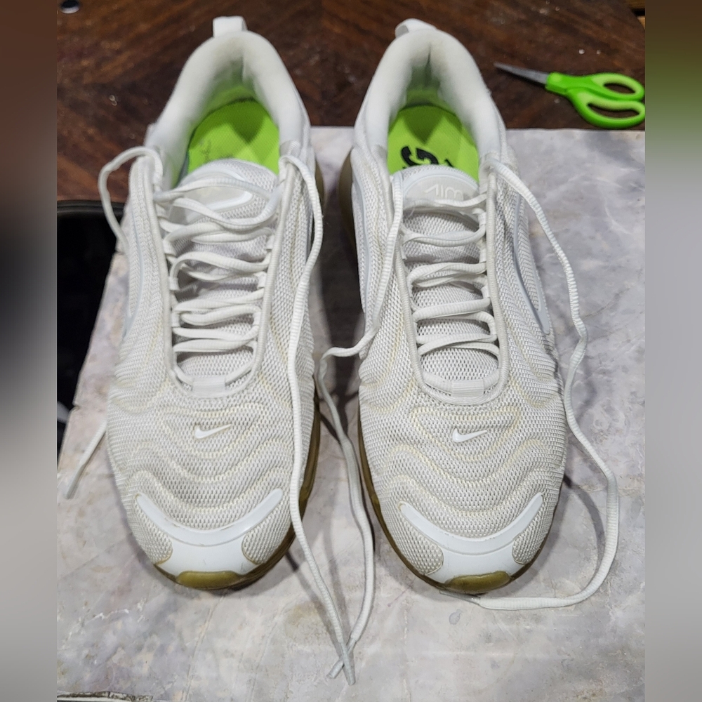 Nike Air Max 720 Mens 10 White Metalic Platinum AO2924-100 Sneakers
